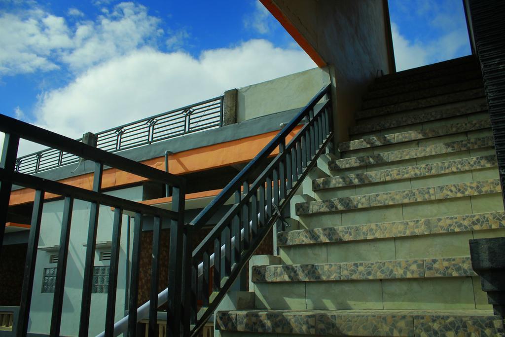 Rest Area 88 Guest House Tejakula Exterior photo